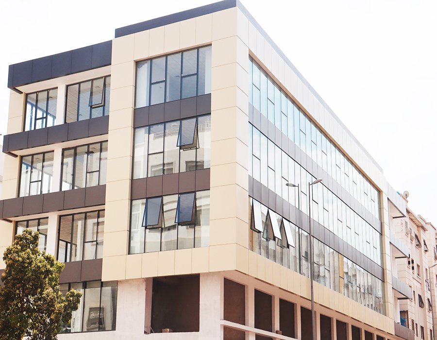 Centre Commercial et Plateaux Bureaux MABROKA